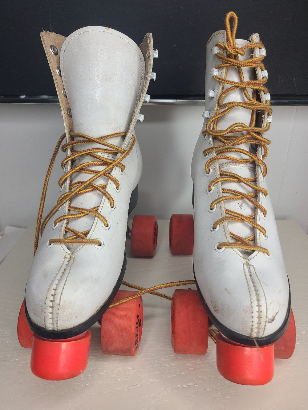 Vintage Roller Derby Skates 7 White Quad Labeda Wheels Retro